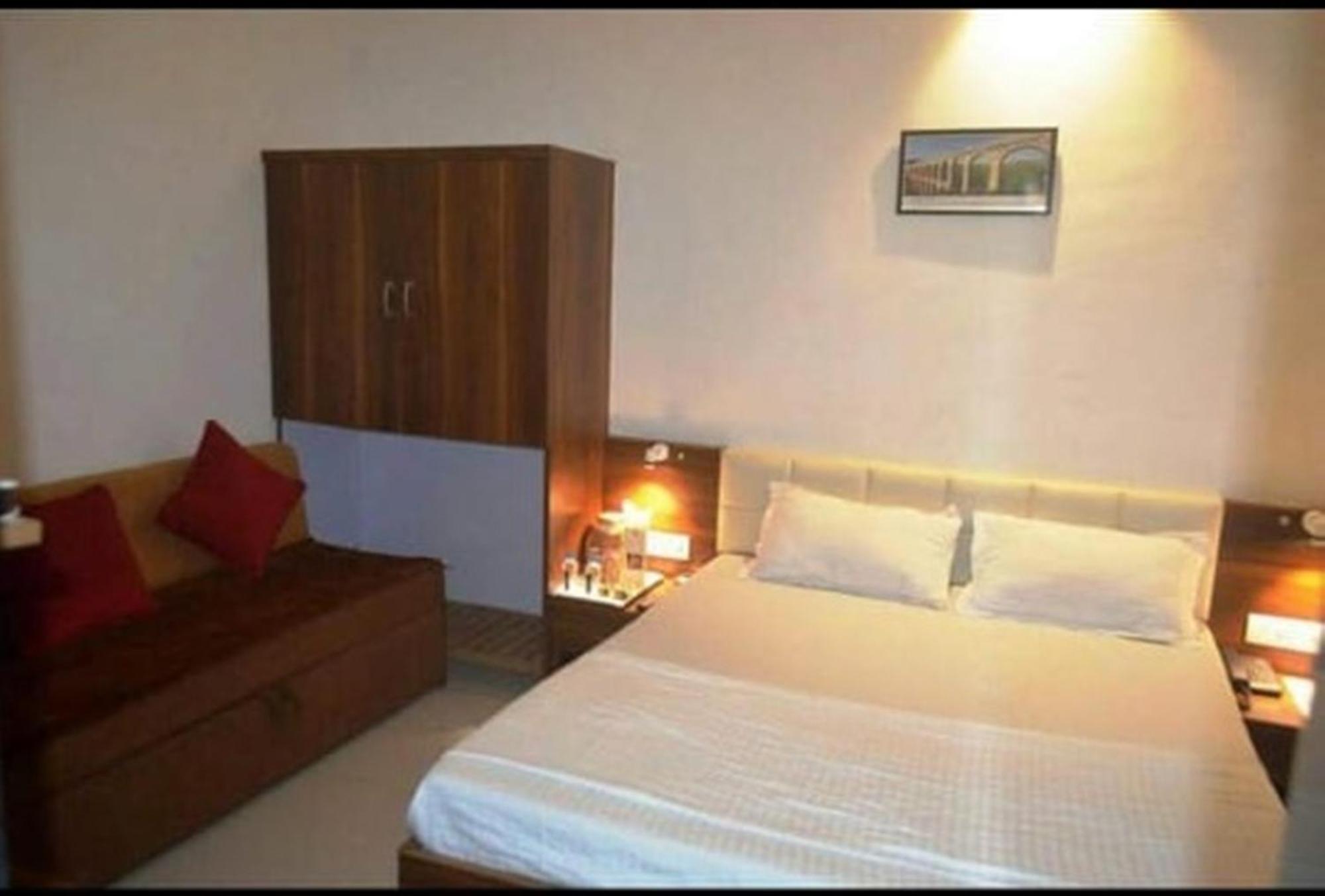Hotel Chatako Ahmedabad Extérieur photo