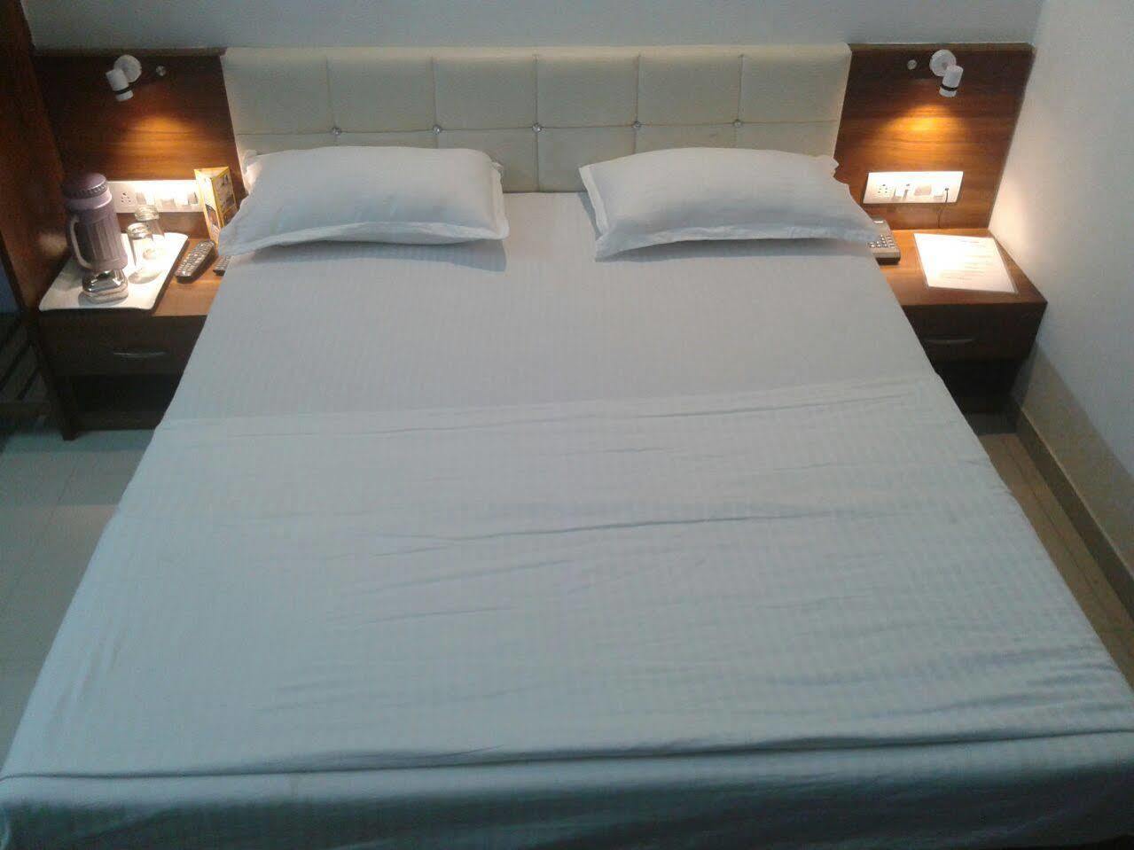 Hotel Chatako Ahmedabad Extérieur photo